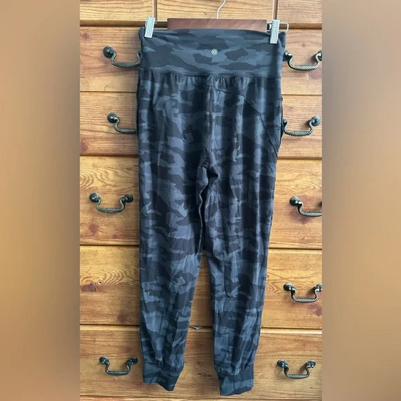 Athleta Salutation Jogger: Camo Black Womens size small - Picture 9 of 9